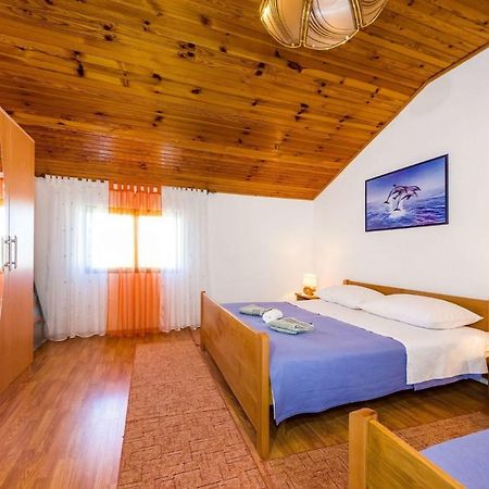 Apartment Matkos - With Garden And Terrace นิน ภายนอก รูปภาพ