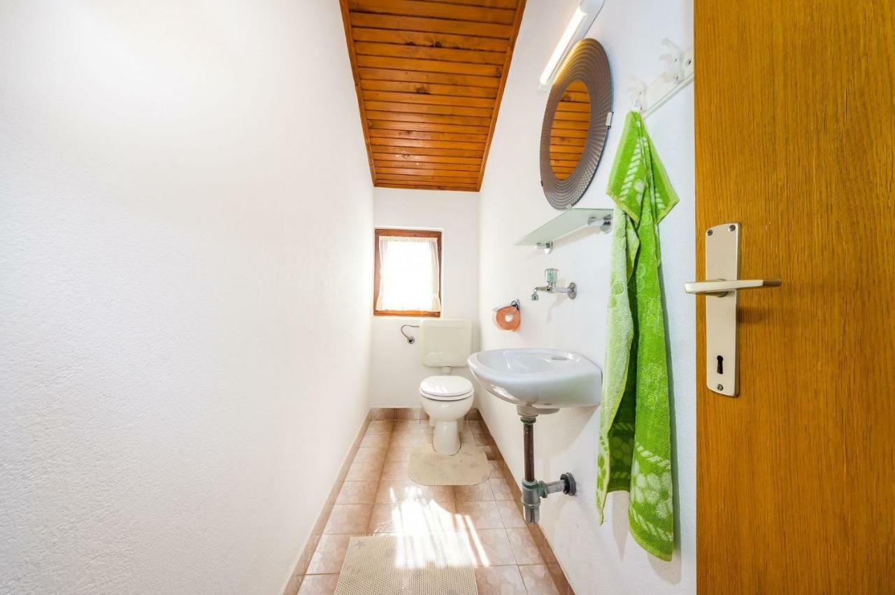 Apartment Matkos - With Garden And Terrace นิน ภายนอก รูปภาพ