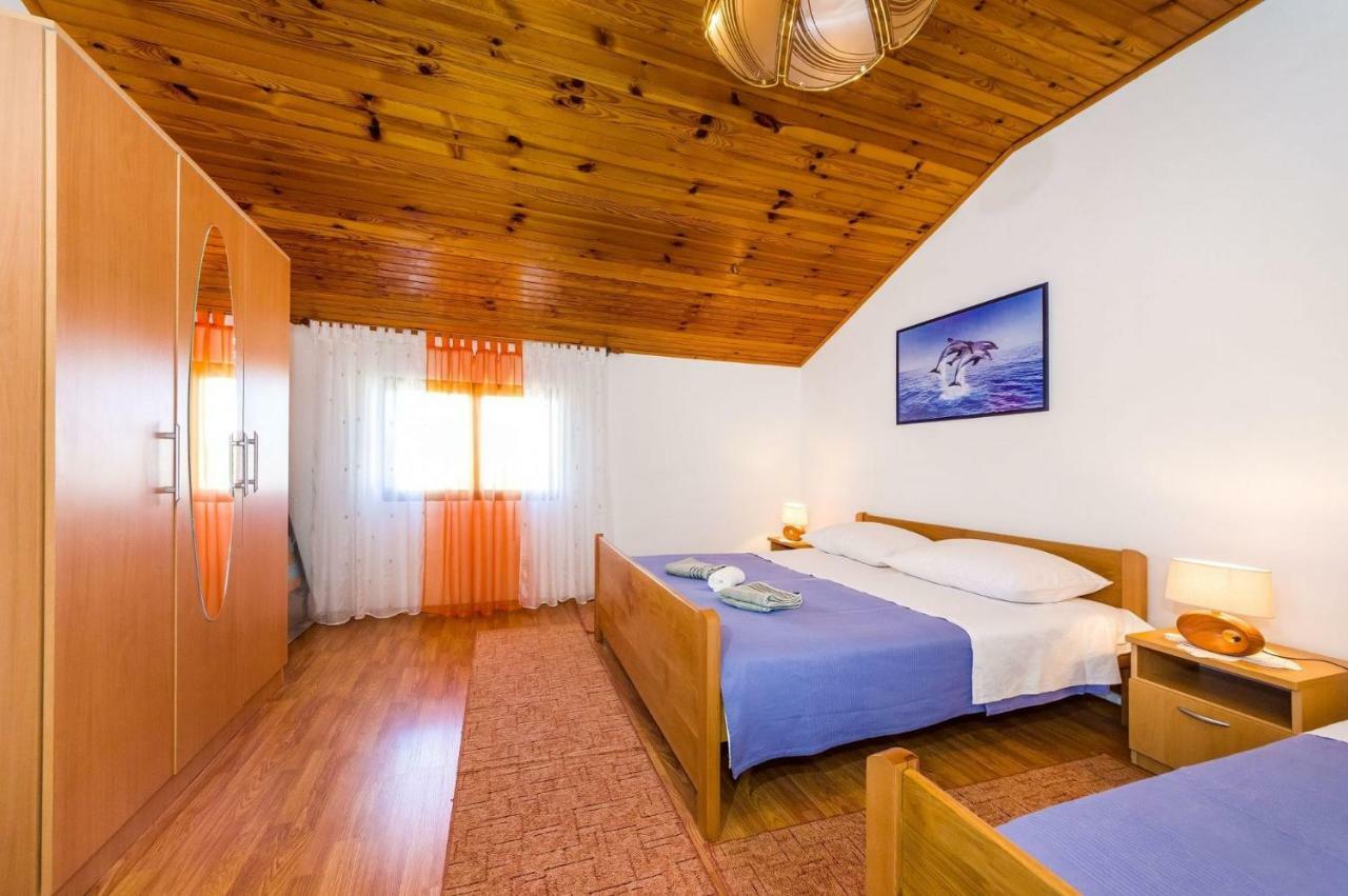 Apartment Matkos - With Garden And Terrace นิน ภายนอก รูปภาพ
