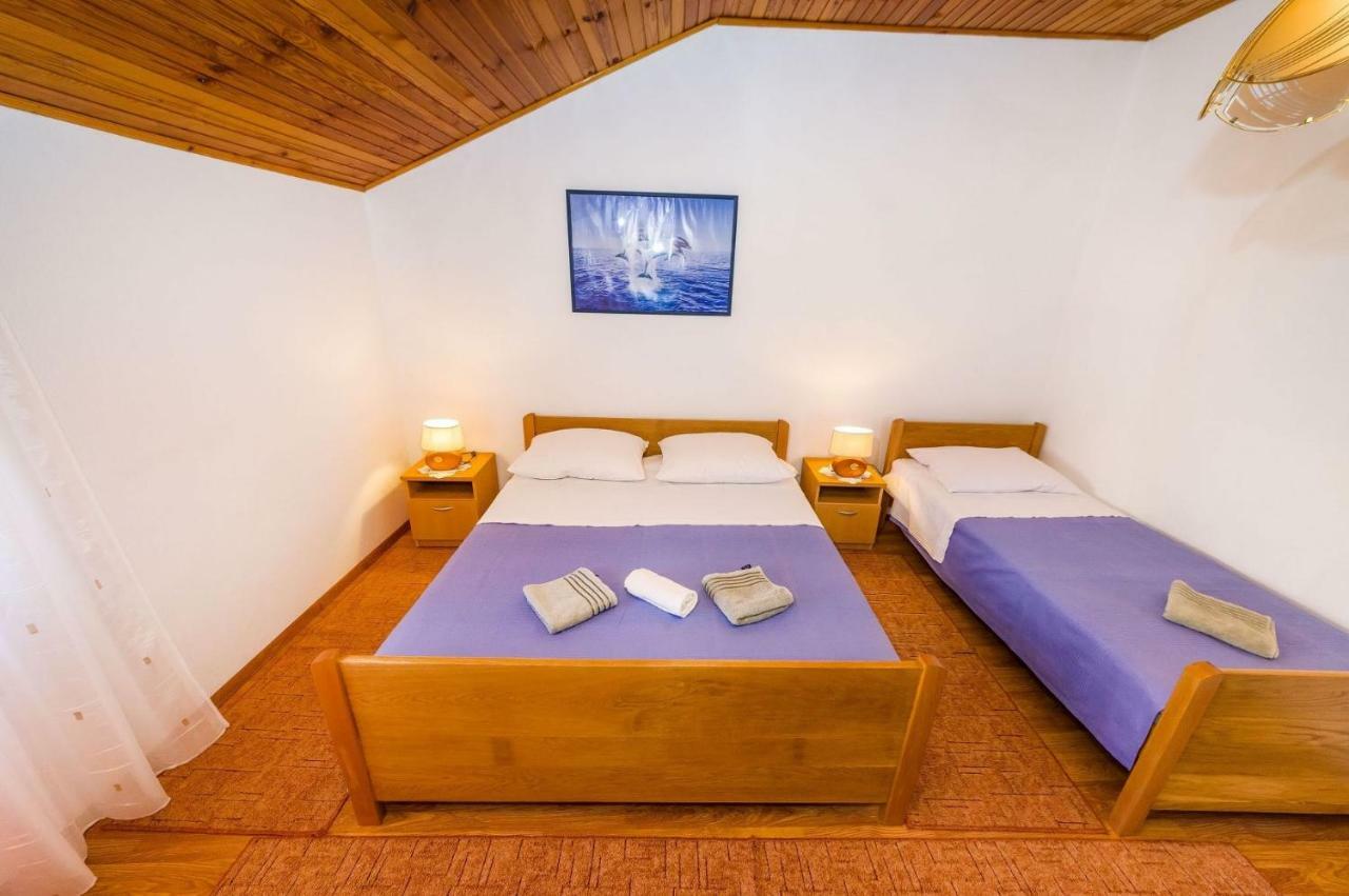 Apartment Matkos - With Garden And Terrace นิน ภายนอก รูปภาพ