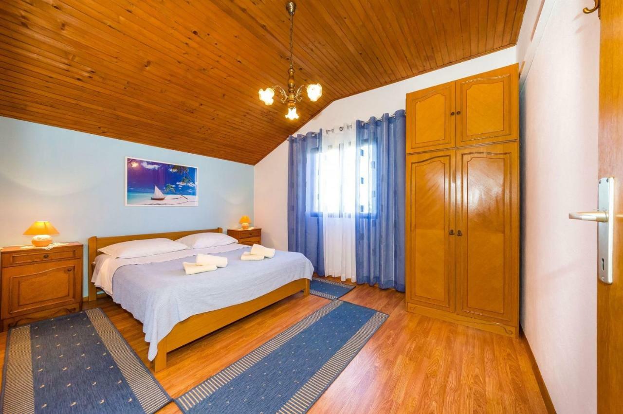 Apartment Matkos - With Garden And Terrace นิน ภายนอก รูปภาพ