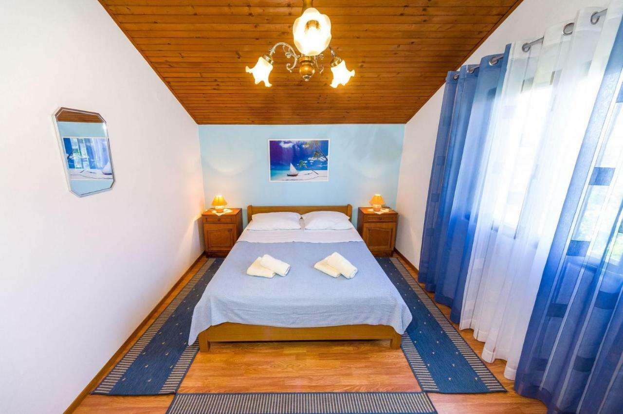 Apartment Matkos - With Garden And Terrace นิน ภายนอก รูปภาพ
