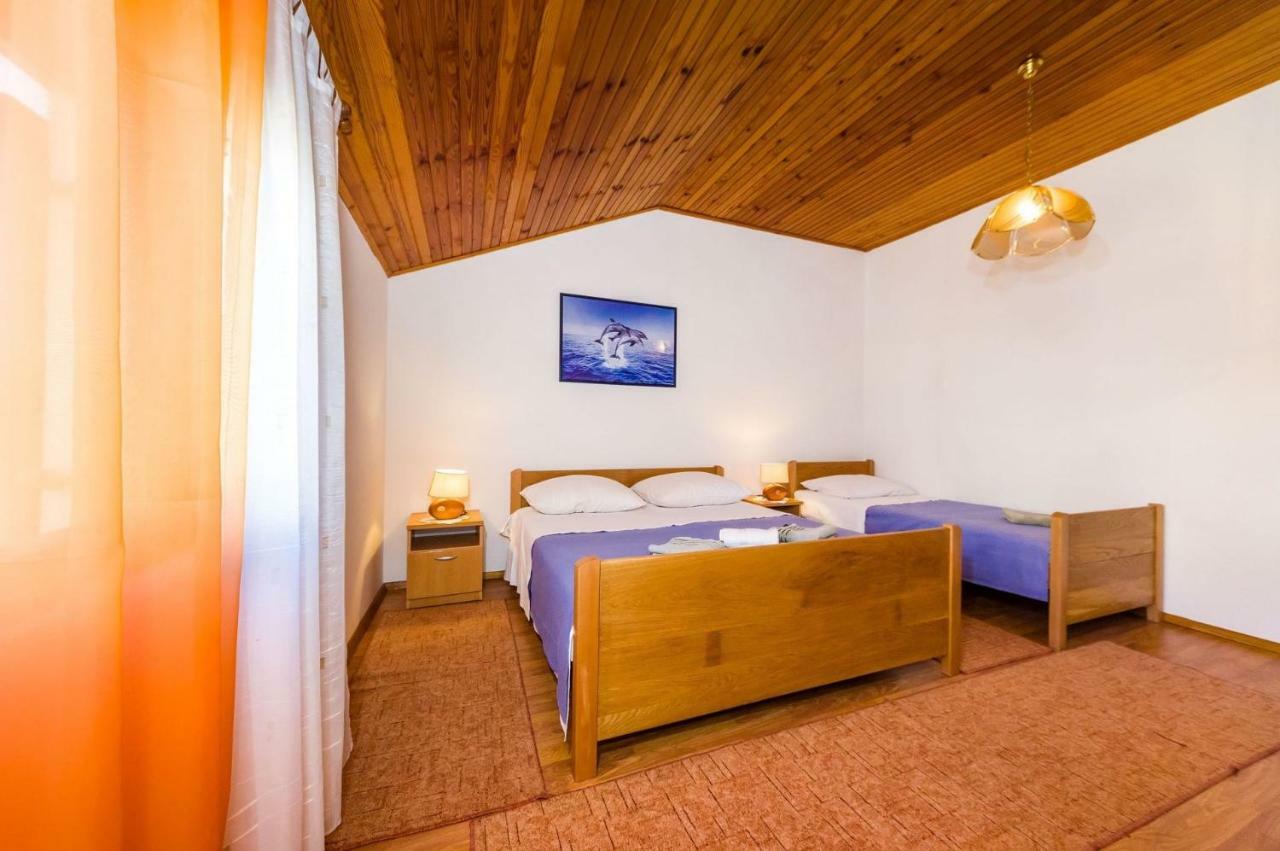 Apartment Matkos - With Garden And Terrace นิน ภายนอก รูปภาพ